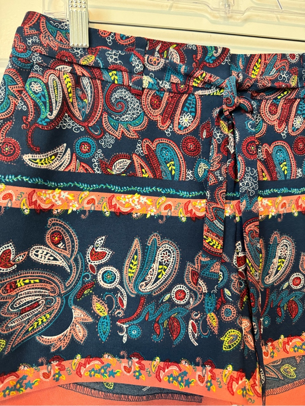 LOFT Paisley Print Tie Waist Shorts Navy Coral Size 0 Boho Summer - Picture 3 of 10